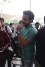 Emraan Hashmi snapped at airport on 25th Oct 2015